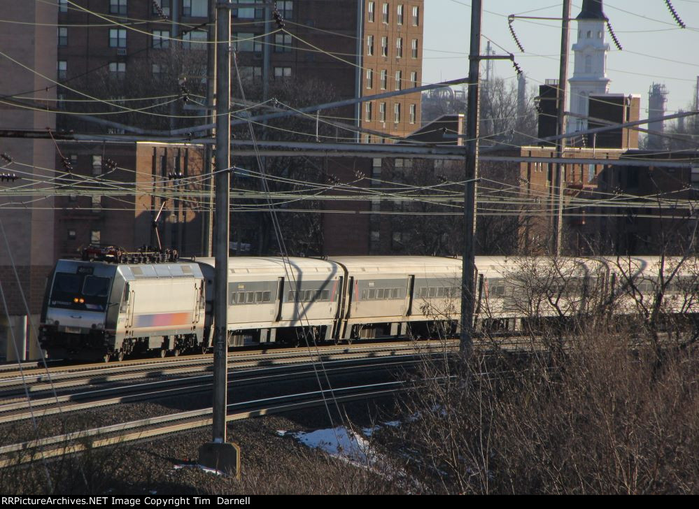 NJT 4643 rounds the S curve